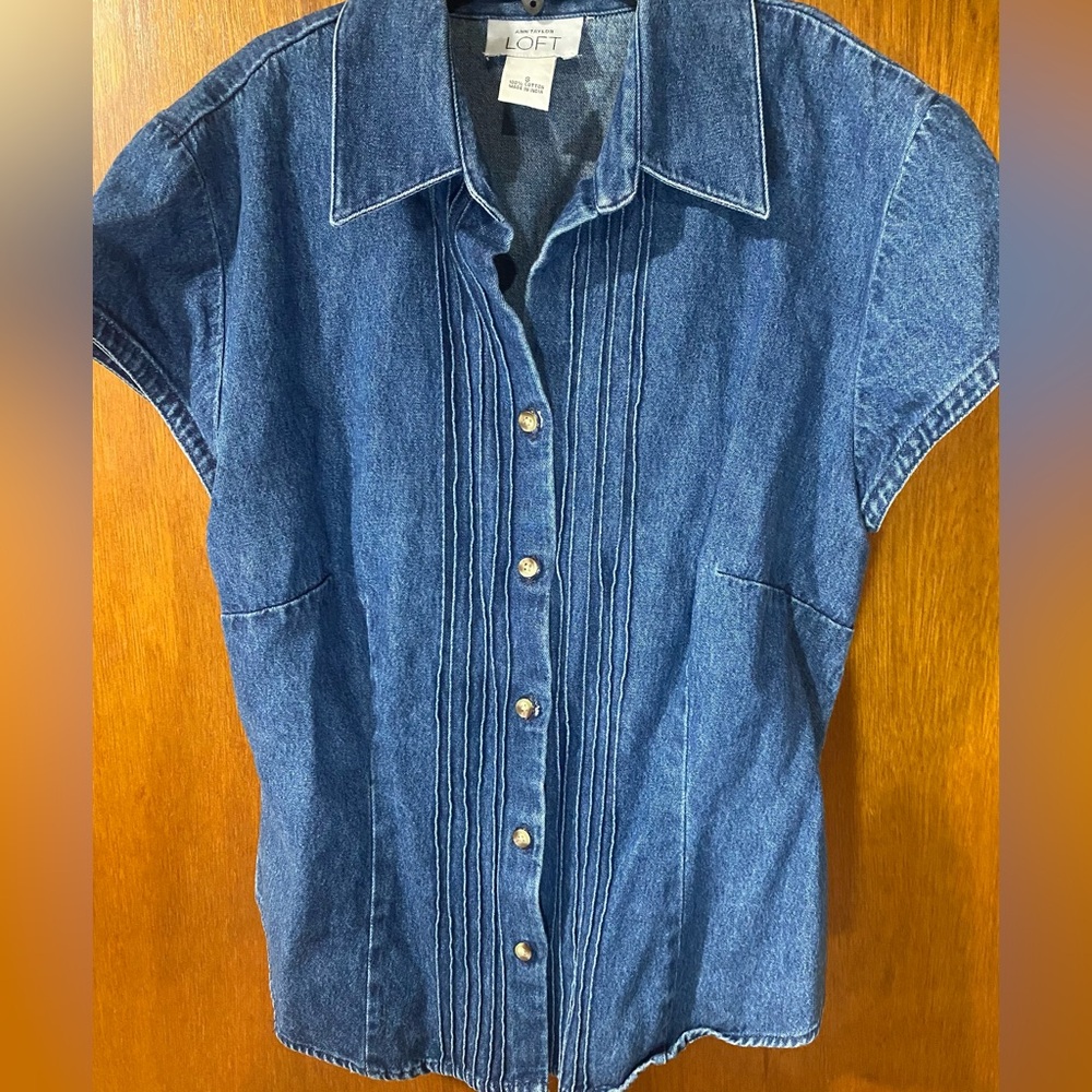 Anne Taylor LOFT trendy button up.